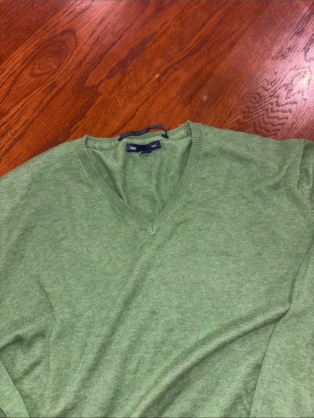 GAP Men's Olive Green V-Neck Sweater - Picture 3 of 3